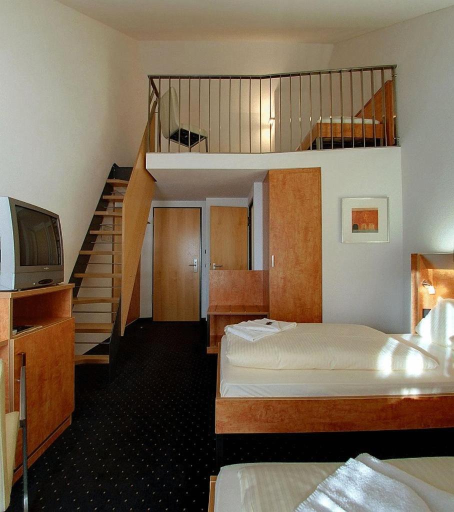 Hotel Gasthof Gross Bergkirchen  Exteriör bild