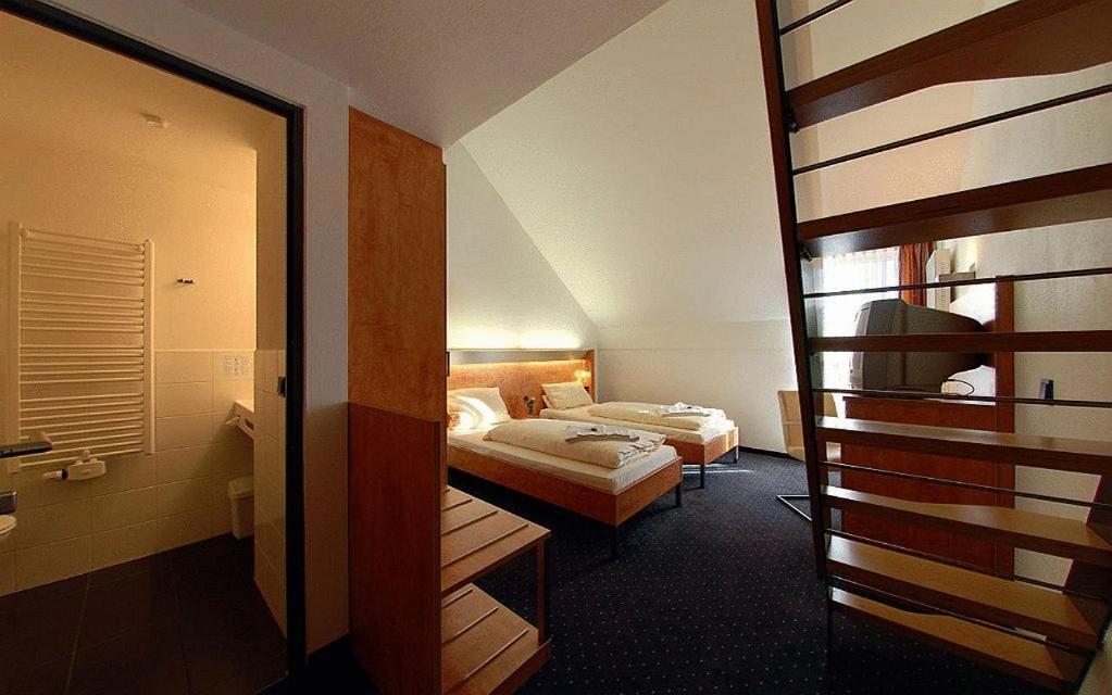 Hotel Gasthof Gross Bergkirchen  Exteriör bild
